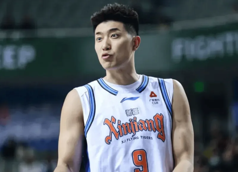 kaiyun体育网-吴冠希带伤出战10中9砍下19分8篮板，最后时刻关键两罚不中